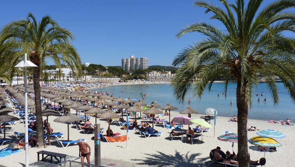 Turista alemán es detenido por intentar ahogar a policía en España 