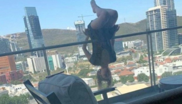 Mexicana se cae desde quinto piso mientras hacia yoga 