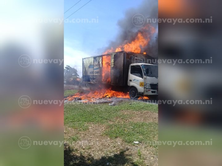 Un camión se quemó este lunes en La Paz Centro, León