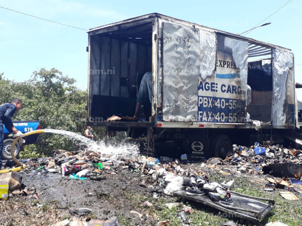 El camión se quemó en el kilómetro 54 de la carretera a La Paz Centro