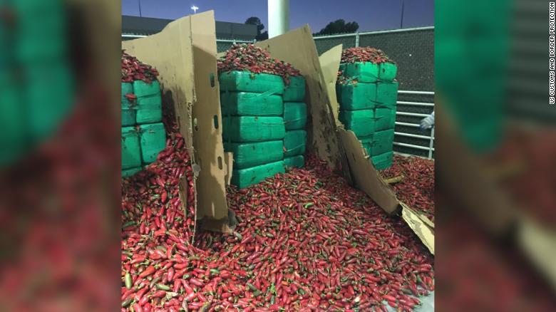 Descubren cargamento de chiles acompañados con marihuana