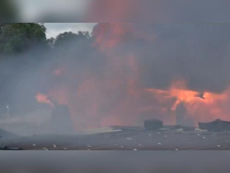 Incendio devora pulpería en el barrio Ariel Darce en Managua