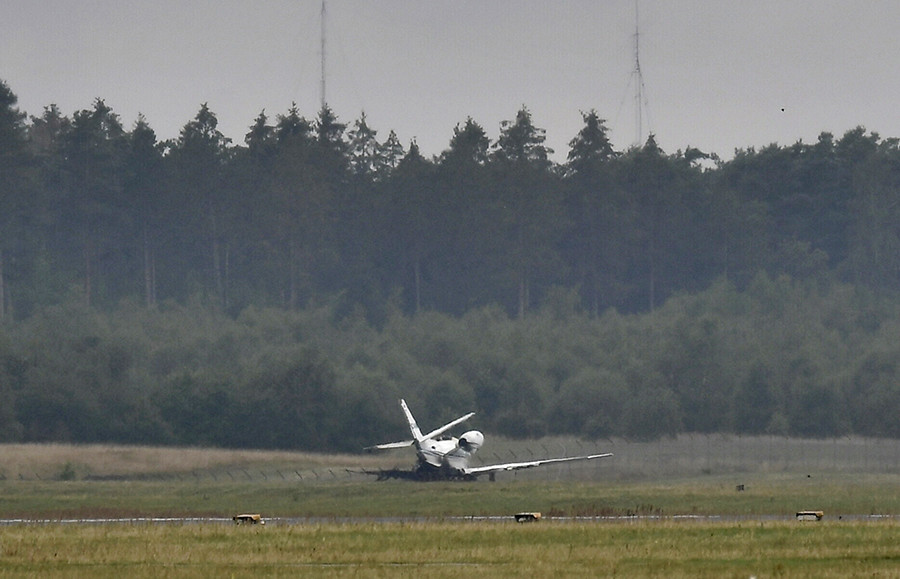 Se incendia avión privado de Pink