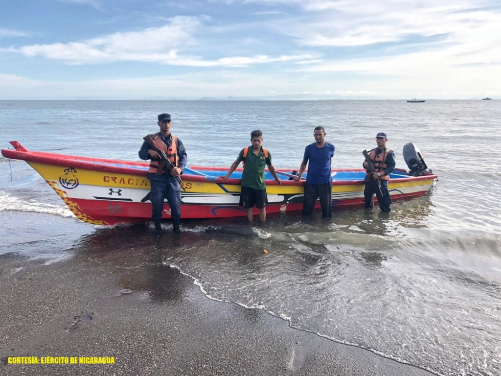 Detienen a pescadores ilegales en Océano Pacifico de Nicaragua