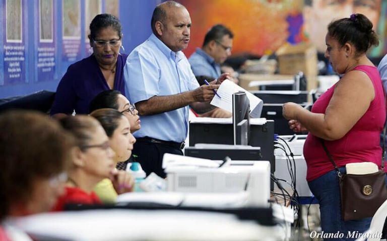 Más familias capitalinas acuden a las oficinas de la alcaldía para ser parte del proyecto habitacional “Bismark Martínez”