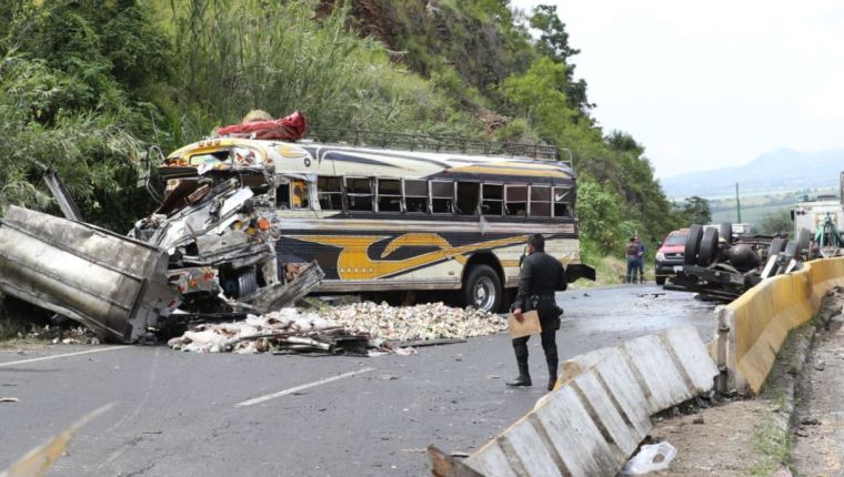 Accidente cobra la vida de tres personas en El Salvador