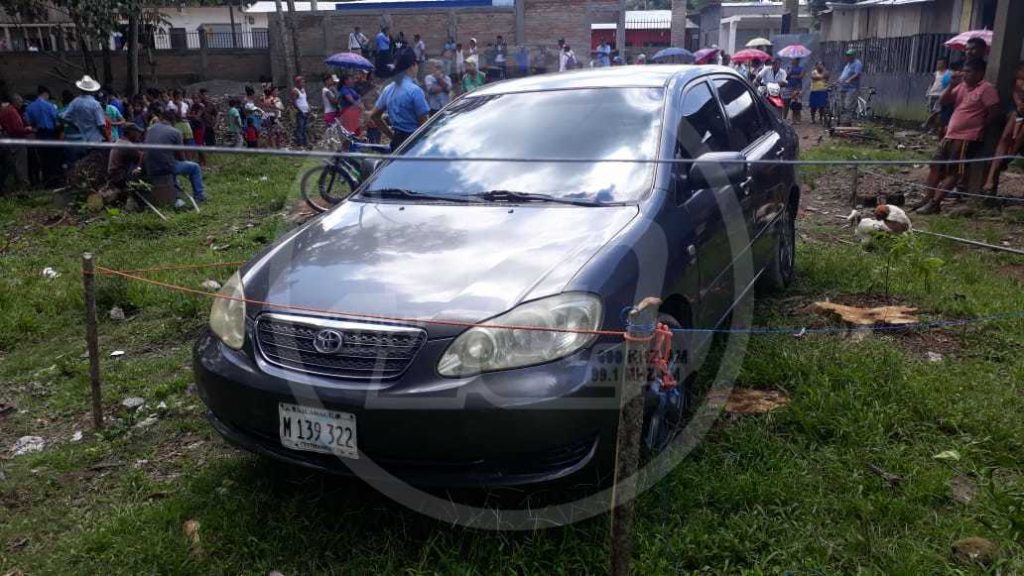 Dentro de este automóvil fue encontrado el menor de edad