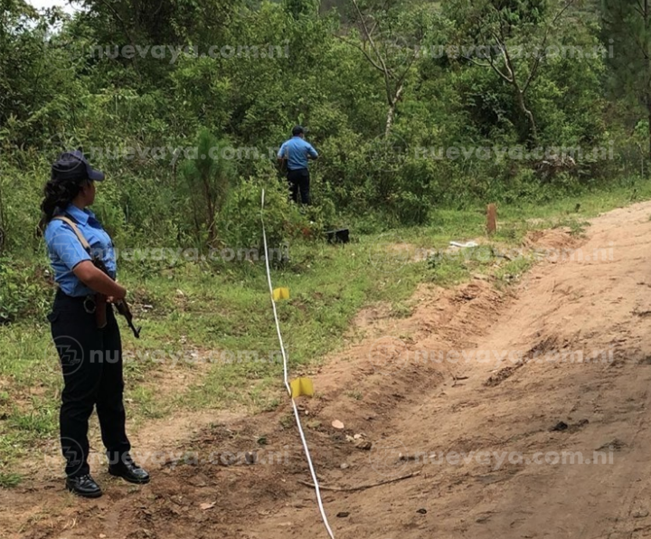 La Policía Nacional investiga la escena del crimen donde fue asesinada la jovencita Kenia Lisseth Gámez Ávila