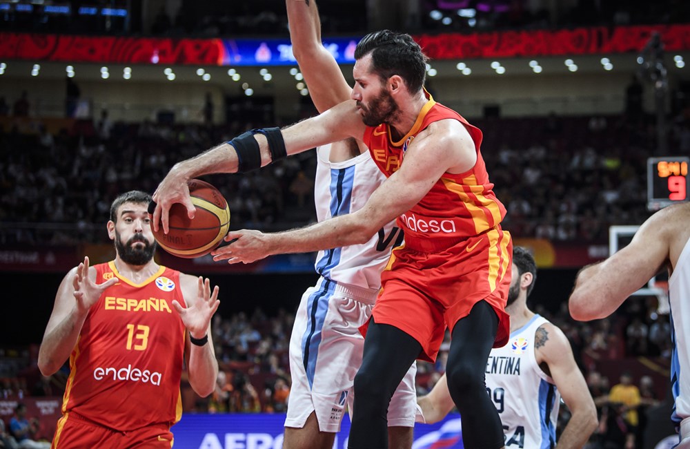 España venció a Argentina 95-75