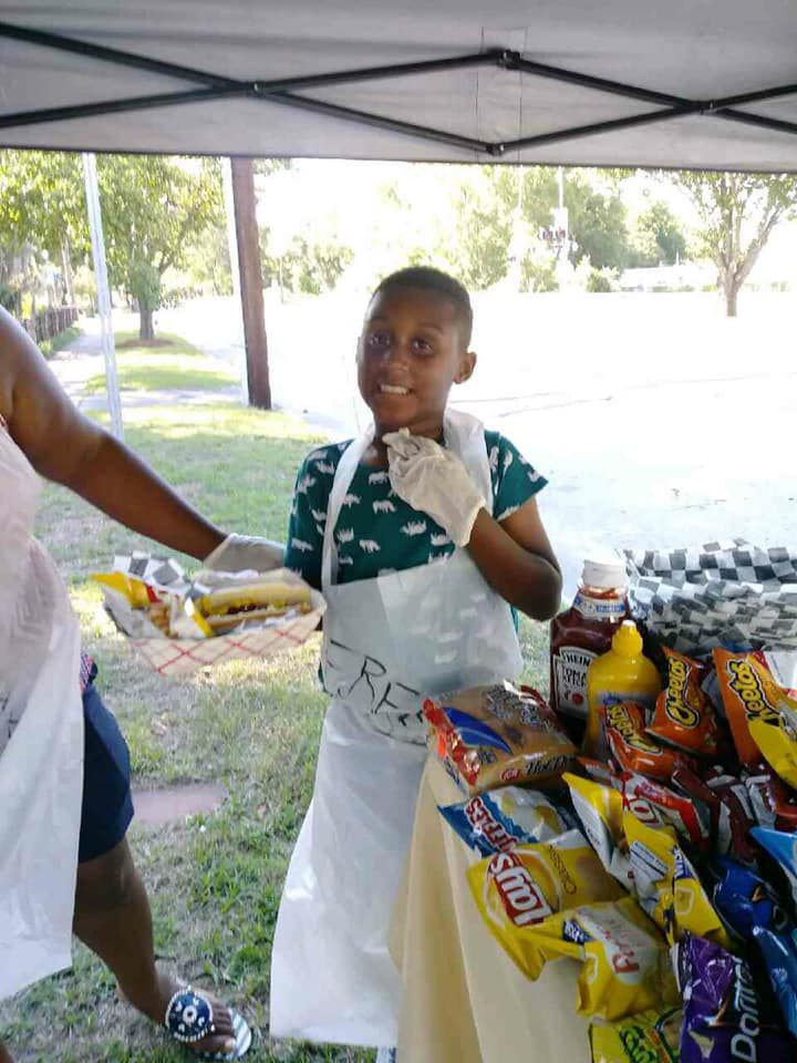 Jermain donó sus ahorros para ofrecerles alimentos a damnificados de Dorian 