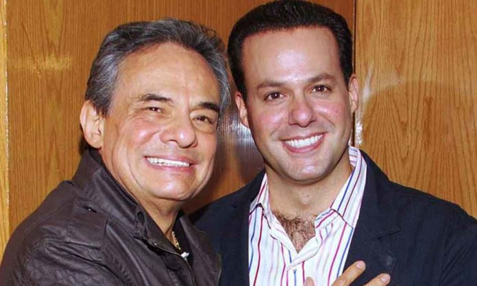 José Joel junto a su padre José José