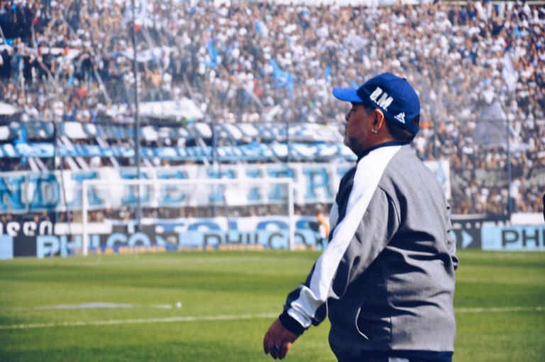 Maradona debuta con una derrota como técnico del Gimnasia en Argentina