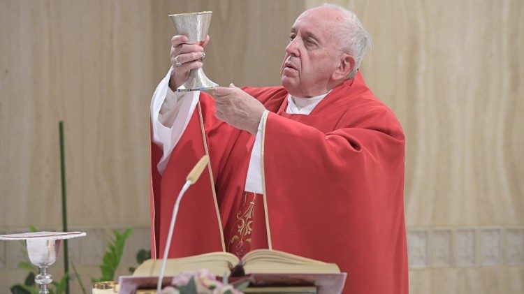 El Papa Francisco celebra la Misa matutina en la capilla de la Casa de Santa Marta. Foto cortesía Vatican Media