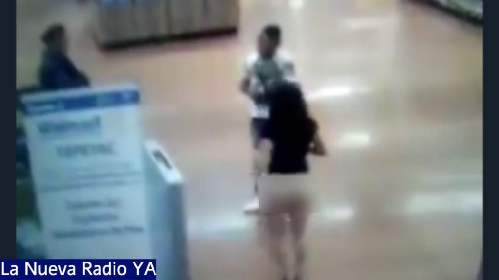 Una mujer se quitó toda la ropa para demostrar que no se había robado nada en un Walmart en México, su video es viral