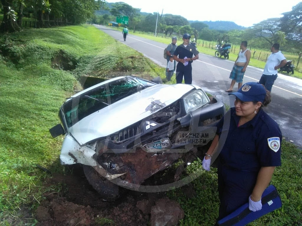 Un hombre desbarató su camioneta al quedarse dormido