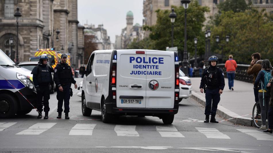 4 policías murieron en un ataque ocurrido en la sede de la policía de París