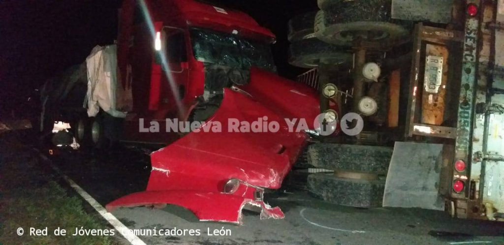 El fatal accidente ocurrió en el kilómetro 137 de la carretera León-San Isidro. Foto cortesía de la Red de Jóvenes Comunicadores de León