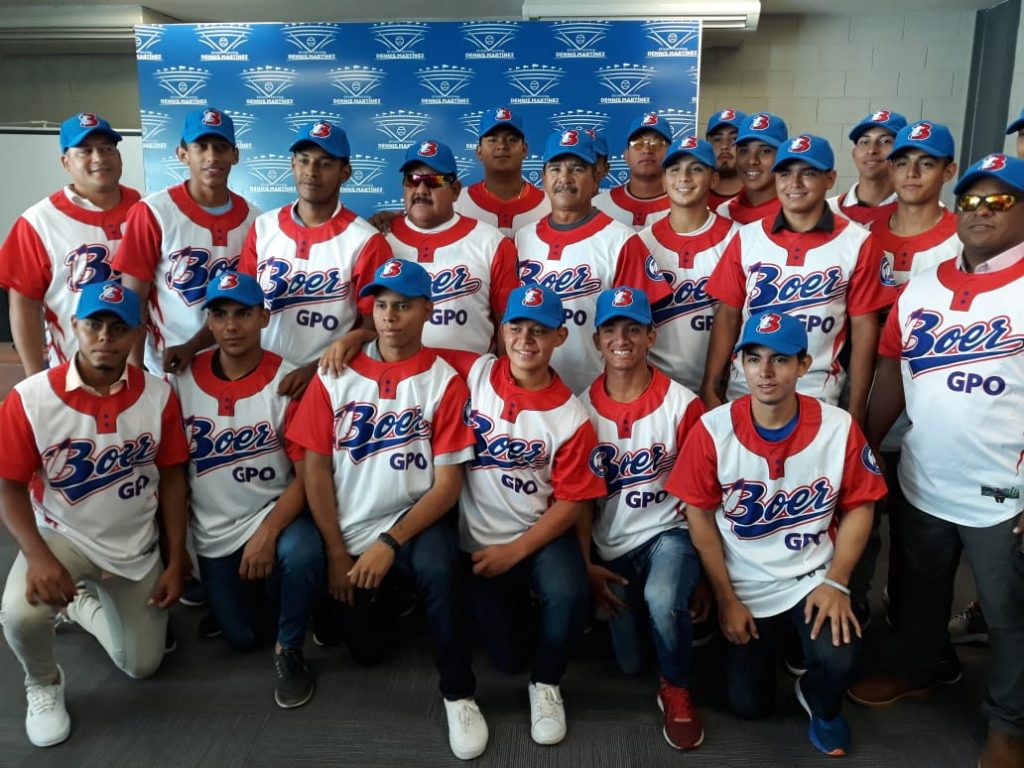 Este jueves el Boer entregó los uniformes para el equipo que jugará el torneo Pomares Sub 23