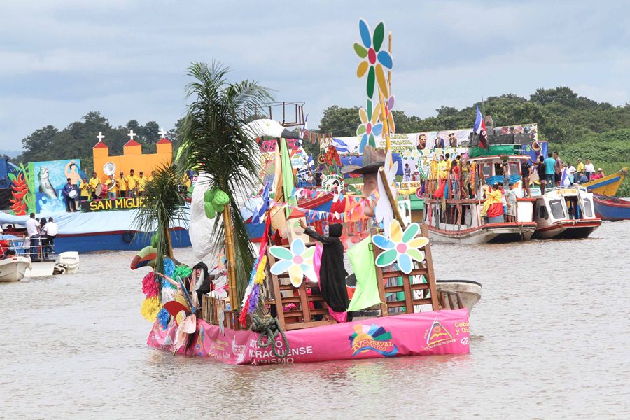 Carnaval Acuático en San Carlos