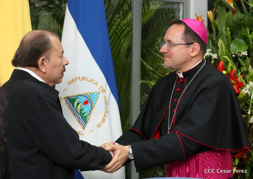 Daniel Ortega y Nuncio Waldemar Stanislaw Sommertag