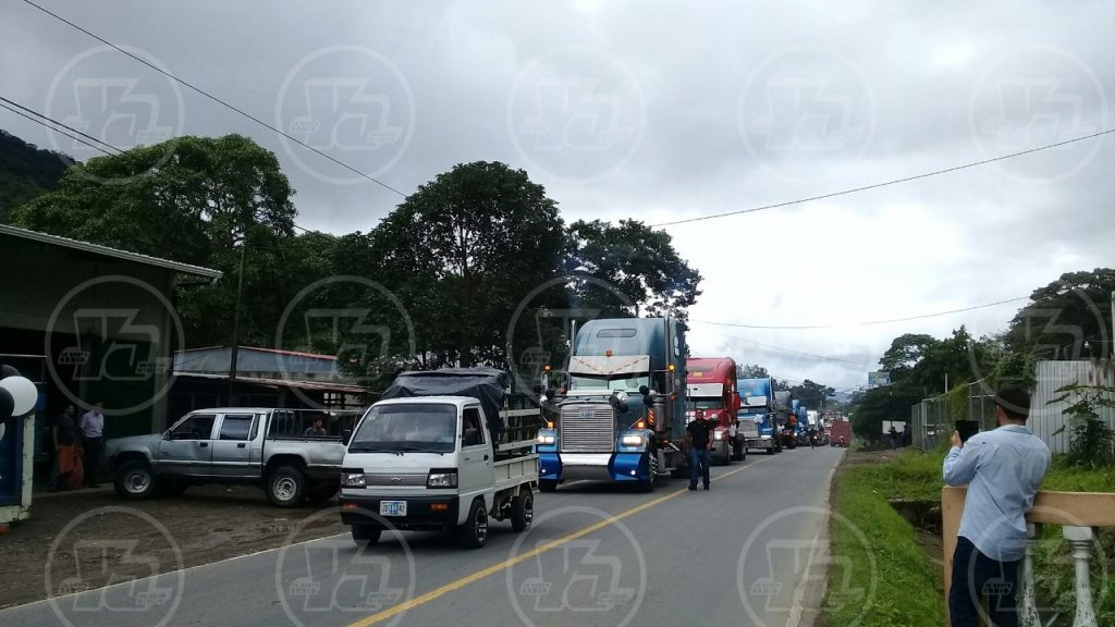 El sepelio del joven fue seguido de una caravana de motorizados y conductores de carga pesada