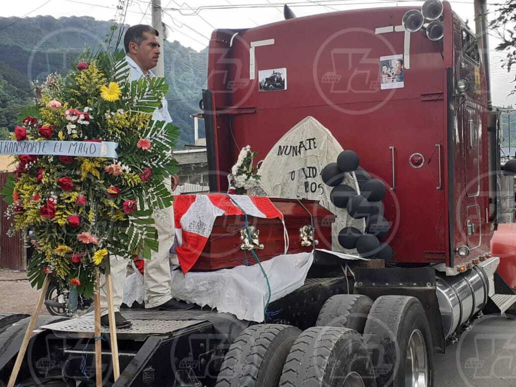 En un furgón fue trasladado el féretro del futbolista