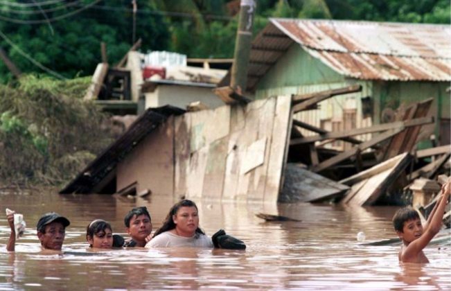 Huracán Mitch Más De 368 Mil Personas Se Auto Evacuaron En Nicaragua 