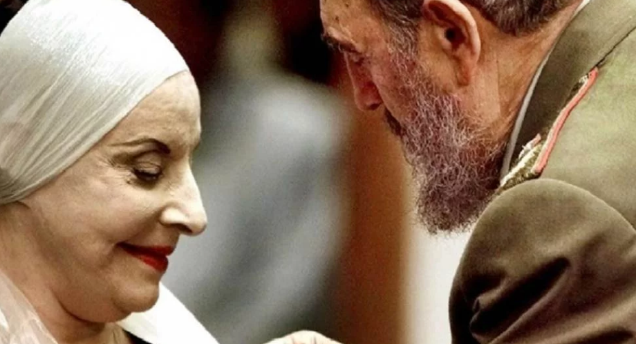 Alicia Alonso junto a Fidel Castro