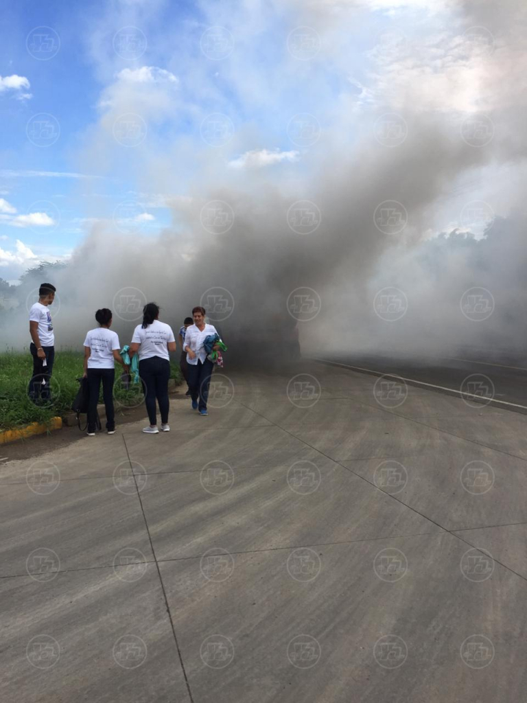 Excursión casi termina en tragedia al incendiarse bus en Tipitapa