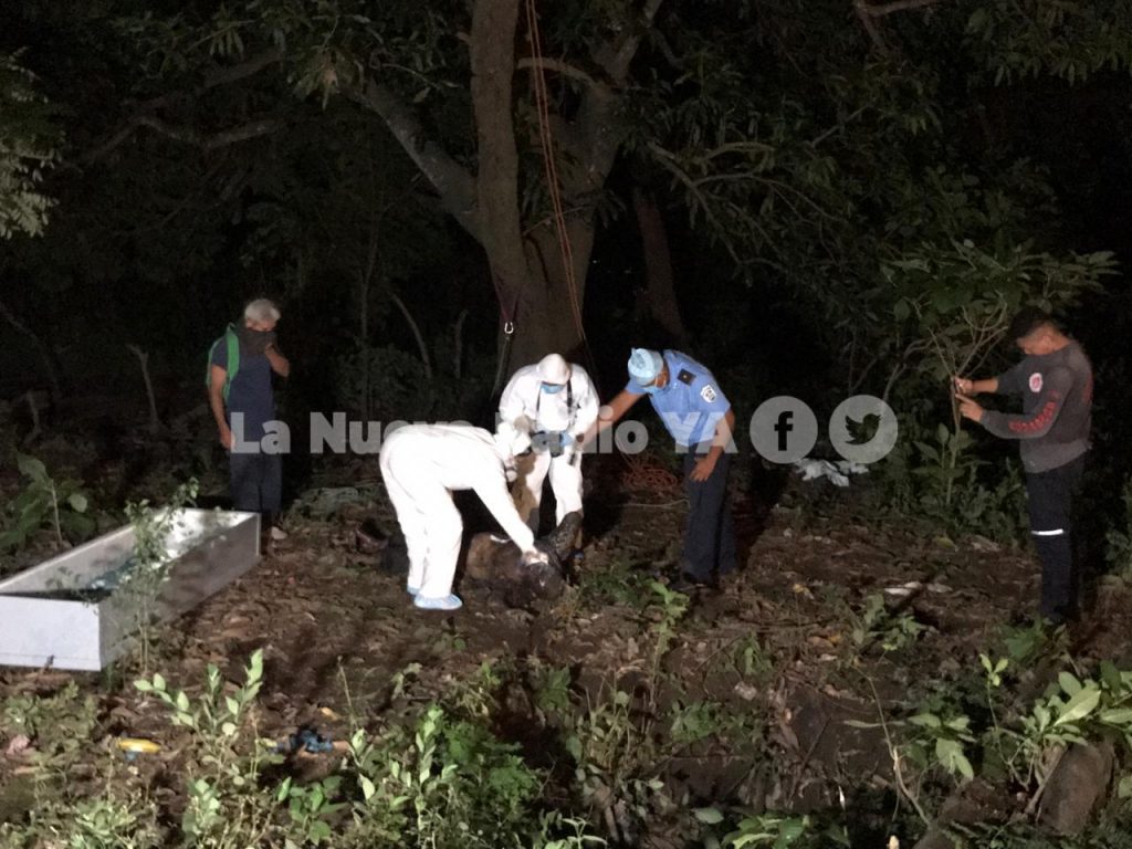 Bomberos recuperan el cuerpo de don José Castro Guerrero