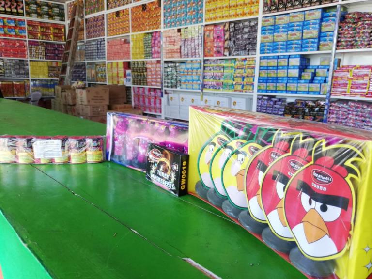 Vendedores de pólvora están listos para el inicio del Novenario de La Purísima