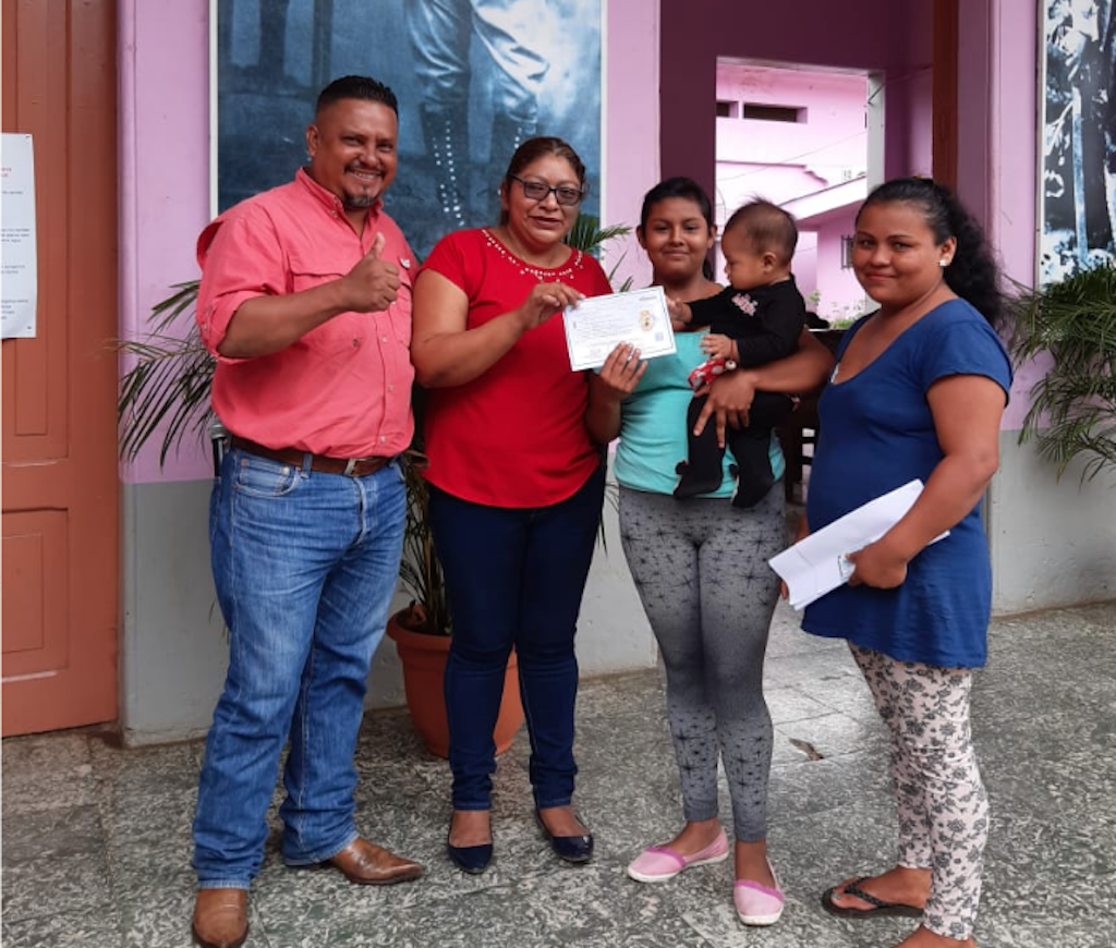 Restituyen derecho a la identidad a una joven de Masatepe - La Nueva Radio YA