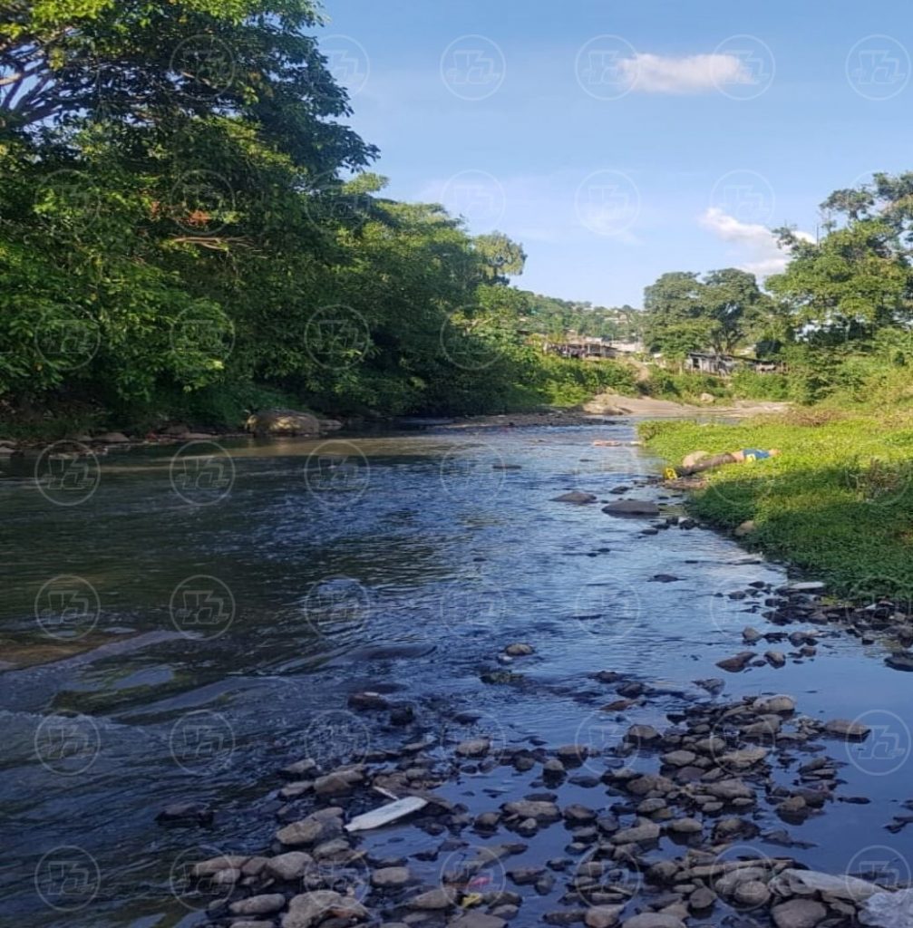 Muerto a orillas de río