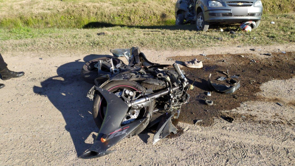 Motociclista “vuela” por los aires tras impactar contra un vehículo en Jinotepe - Radio YA