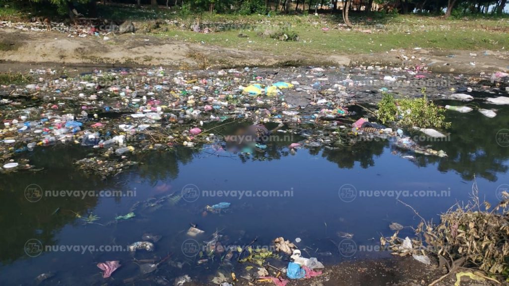 Un inhalante de pega se ahogó en un cauce natural en Managua