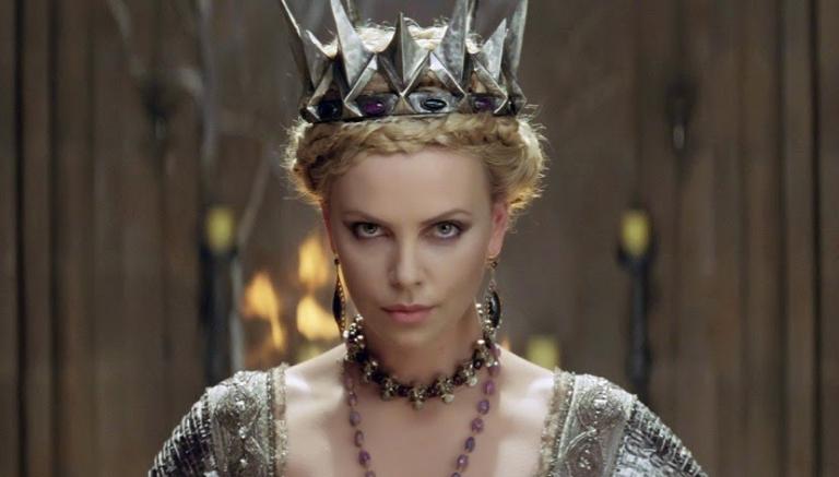 Charlize Theron: Mi madre mató a mi padre