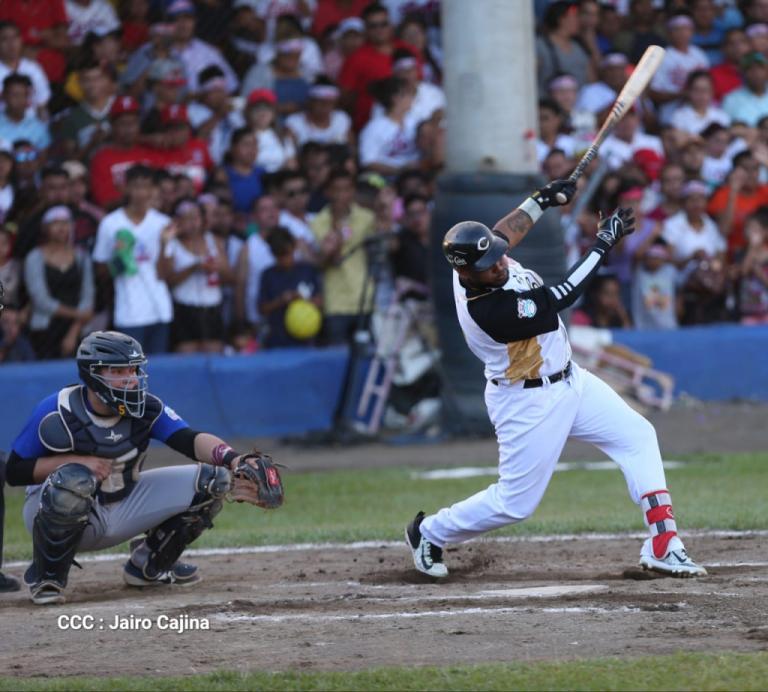 Ofilio presiona a Britton por el líderato de bateo de la Profesional