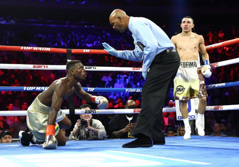 Teófimo López noquea a Commey y es el primer Campeón Mundial hondureño