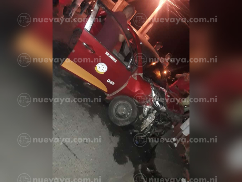 Pasajero de camioneta muere en brutal colisión contra un taxi en chinandega