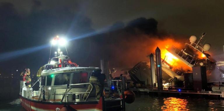 Yate de Marc Anthony se incendia en Miami