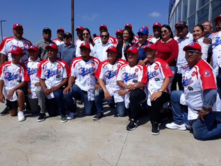 Indios del Bóer reciben su uniforme oficial para el Pomares 2020