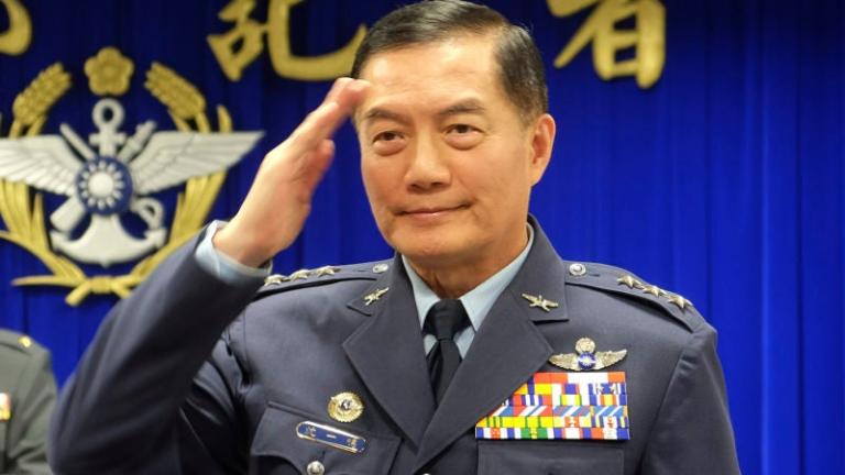 Jefe del Ejército muere al estrellarse un helicóptero en Taiwán