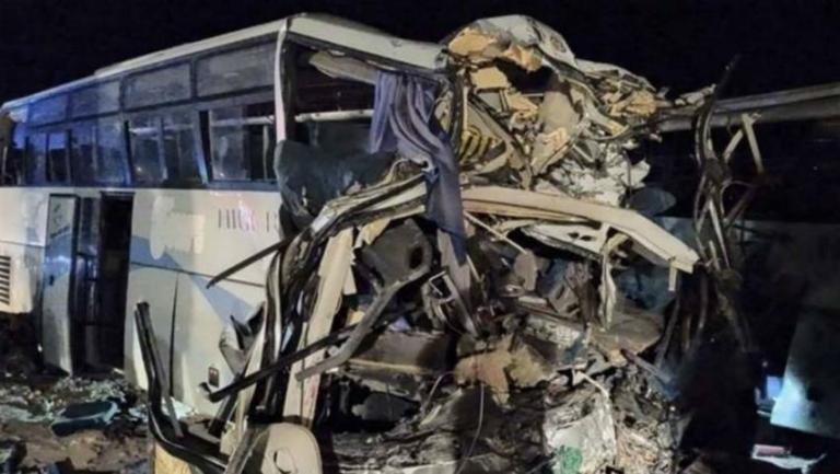 Choque entre dos buses deja 12 muertos en Argelia