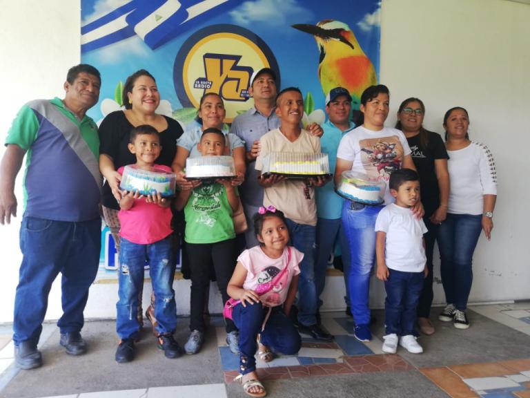 Cumpleañeros bisiestos fueron agasajados por el personal de Tu Nueva Radio Ya