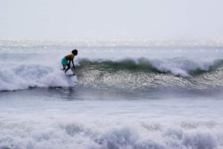 Hary Urbina de 13 años destaca en circuito nacional de sur 2025 en Playa el Tránsito León