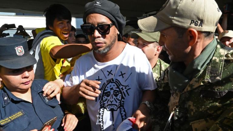 Autoridades paraguayas ordenan detención de Ronaldinho