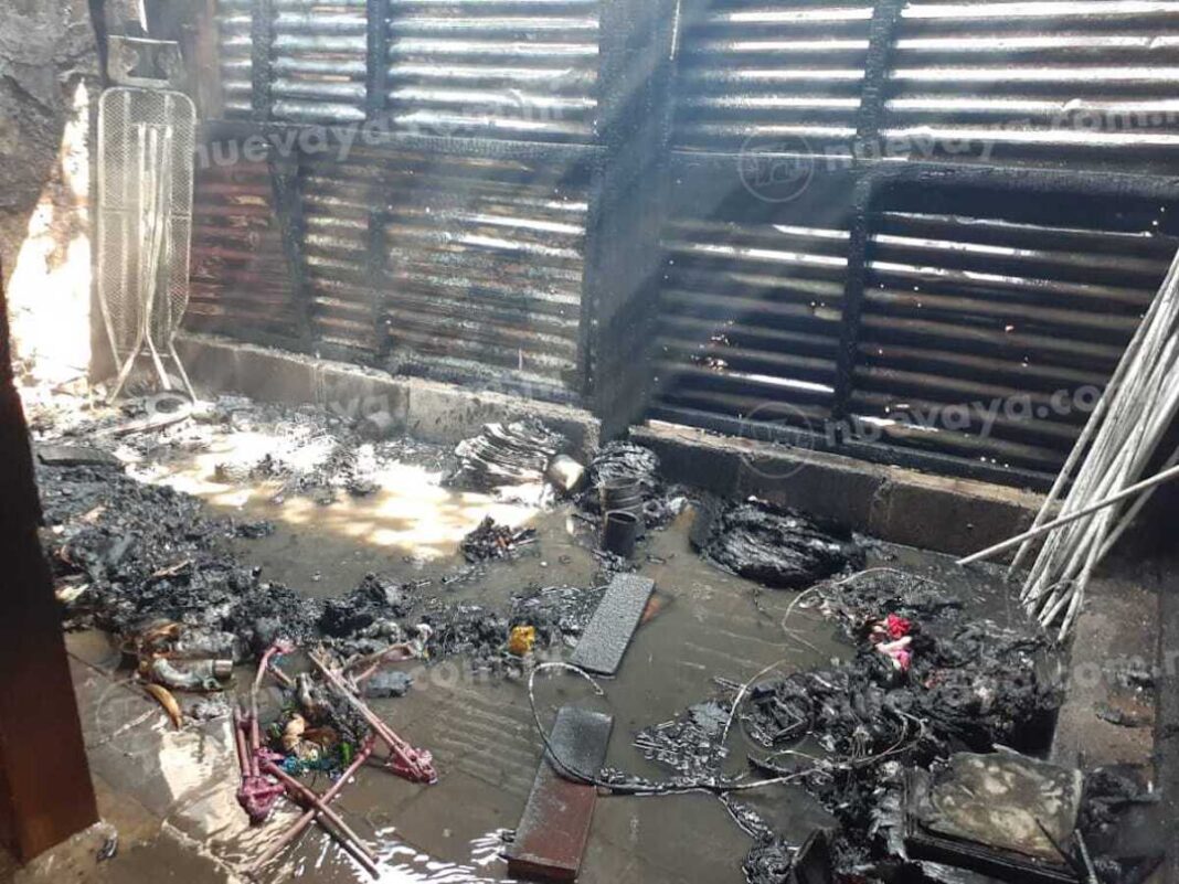 Bomberos sofocan incendio en cuartos que funcionaban como una bodega en