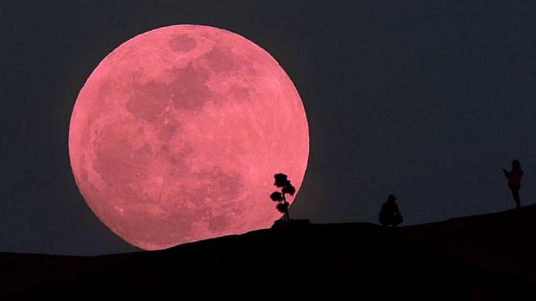 ¿Qué es la Superluna Rosa, cuando y donde verla?