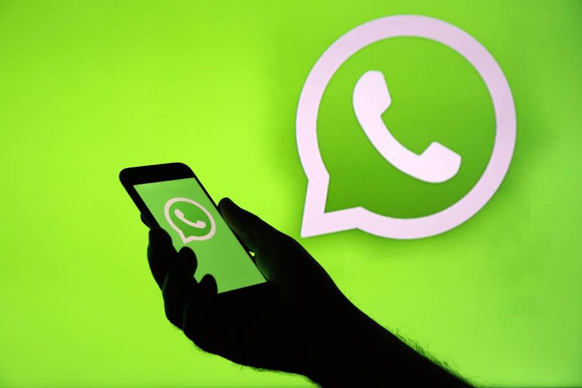 Falla en WhatsApp deja expuestos miles de números en