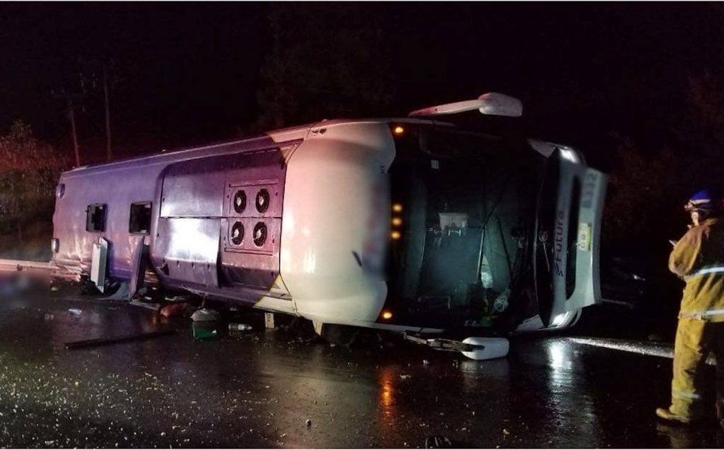 Volcón de bus deja 13 muertos en México